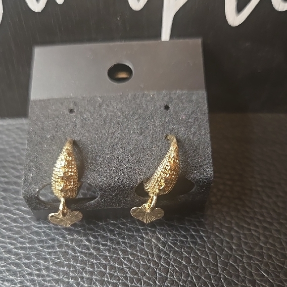 Gold Leaf Drop Earrings - Picture 1 of 1